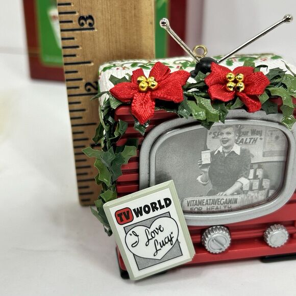 Carlton Cards AN I LOVE LUCY CHRISTMAS Heirloom Ornament Collection Light Sound - Picture 12 of 16